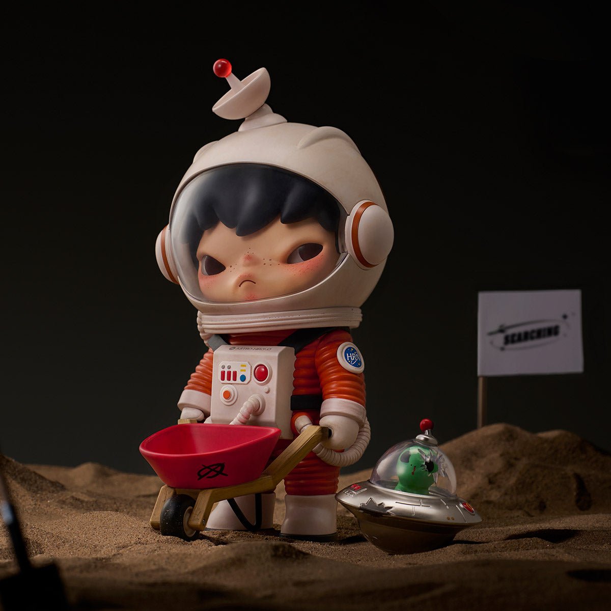 Hirono Search for Aliens Figurine - Collectique